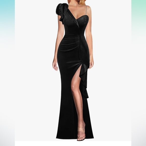 Elegant Black One-Shoulder Evening Dress - Picture 1 of 11